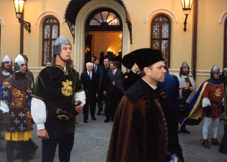 Guests are accompanied by the Knightly order of St. George from Visegrd (Hungary).