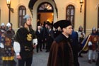 Hostí doprevádza Rytiersky rád sv. Juraja z Vyšehradu (Visegrád, MR)