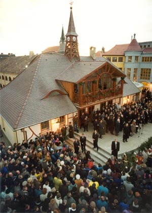 Europe Place during the official programme and ceremonial speeches of the guests: Mr. Ferenc Mdl, President of the Hungarian Republic, Mr. Pavol Hamk, Vice-Prime Minister of the Slovak Goverment for the European Integration, Mr. Walter Rochel, Ambassador of the Delegation of the European Commission in the Slovak Republic, Mr. Bla Bugr, Vice-Chairman of the National Council of the Slovak Republic.