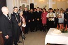 Prezident Ferenc Mádl s hosťami na recepcii.