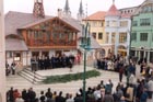 Feierliche Reden der Gste: Herr Zoltn Rockenbauer - Kuturminister der Ungarischen Republik, Frau Gabriella Jarbik - Direktorin der Sektion der Minderheitenkultur des Kulturministeriums der SR, Herr tefan Psztor - Oberbrgermeister von Komrno, Herr Zoltn Sznssy, Herr Mikls Fehr - Vertreter der Brgerinitiative PALATINUS.