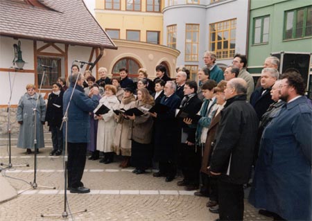 Gemischter Chor Concordia als musikalische Begleitung.