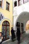 Pán Zoltán Rockenbauer a pani Gabriella Jarábik pri odhalení sochy sv. Štefana kráľa a kráľovnej Gizely Bavorskej.