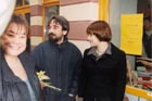 Autor sôch - akad. soch. Ondrej Csütörtöki v kruhu rodiny a blahoželajúcich hostí.