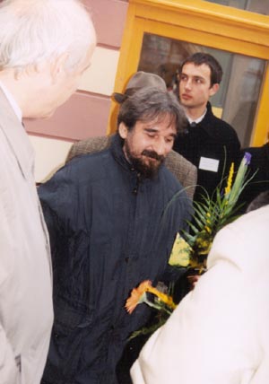 The author of the statues  academic sculptor Ondrej Cstrtki in the circle of his family and congratulating guests.