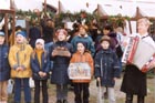 Weihnachtslieder gesungen von Schüler der Komensky-Grundschule unter der Leitung von Fr. Maria Vörös.