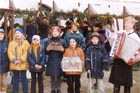 Weihnachtslieder gesungen von Schler der Komensky-Grundschule unter der Leitung von Fr. Maria Vrs.