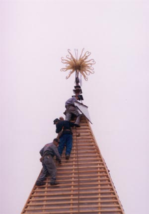 The final look of the Romanian-Transylvanian house with the symbols of Sun and Moon is being created: in the high of 24 metres are working tilers of Mr. Antal Ambrus from Vek Meder and tinsmiths from the company Brothers Farkas from Vydrany.