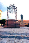 The town well and the statue of gen. Klapka