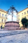 The reconstruction copy of the town well in the gen. Klapka Square