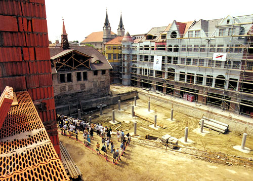 Neugierige auf der Baustelle.