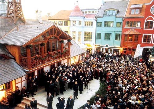 The inhabitants assembled on the occasion of the passing of the Europe Place