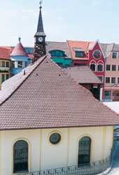 Zeuge der Vergangenheit (rekonstruierte Fassade der Synagoge).