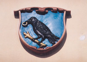 The family coat of arms of king Matthias on the southern facade of the Transylvanian House.