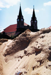 Das Baugelnde. Im Hintergrund die Trme der St. Andreas Kirche.